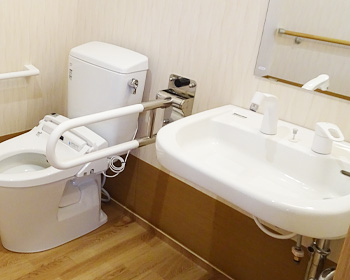 全居室内トイレ・洗面・収納・電動ベッド・エアコン完備